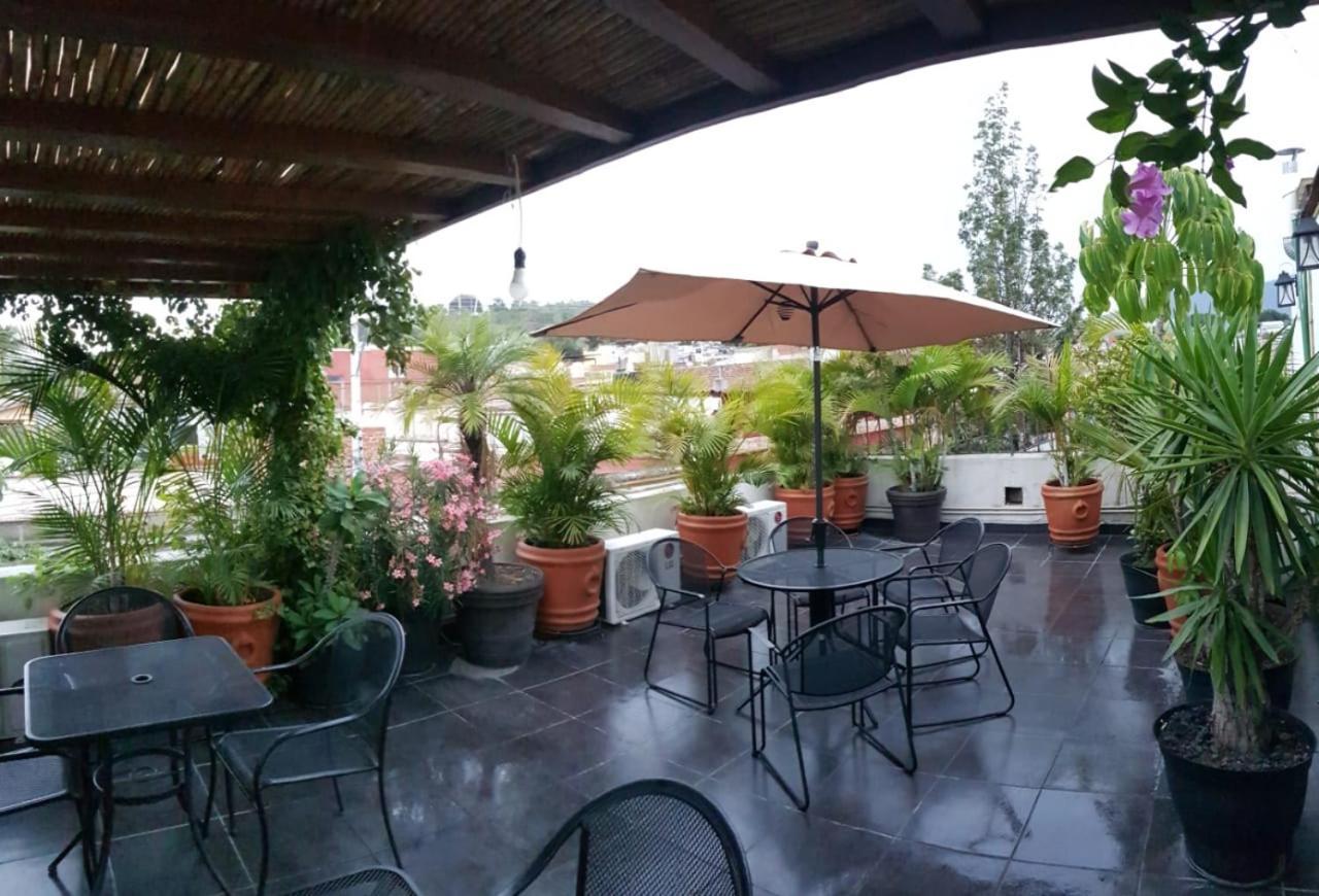 De Américas Hostal *